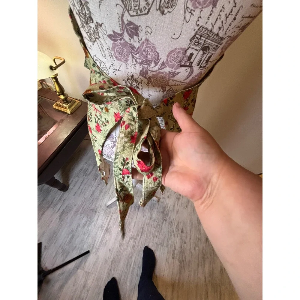 Holiday Apron Christmas Poinsettia Floral Holly‎ Farmhouse cottagecore gift